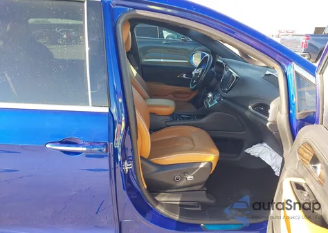 2021 Chrysler Pacifica Hybrid Pinnacle z USA, uszkodzony, nr VIN 2C4RC1N76MR572437